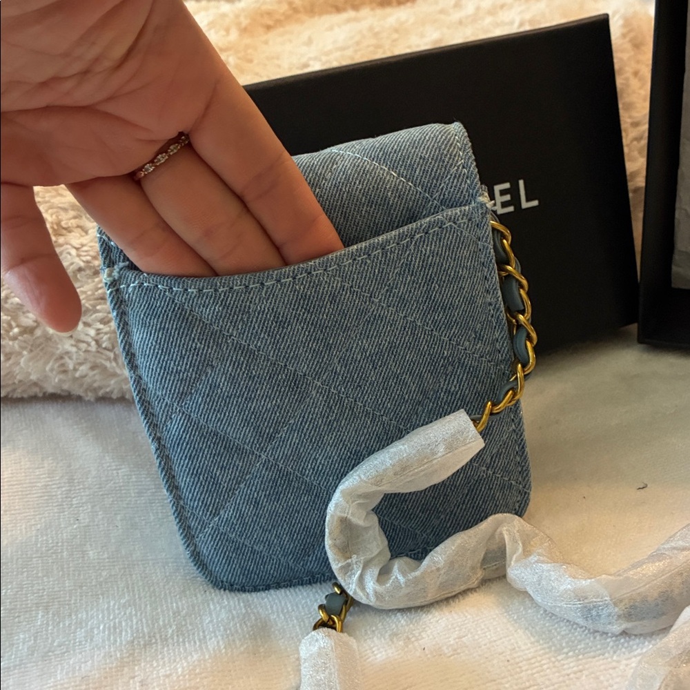 New CHANEL Denim Mini Crossbody Bag with Gold CC Hardware VVIP Giff - Picture 3 of 8
